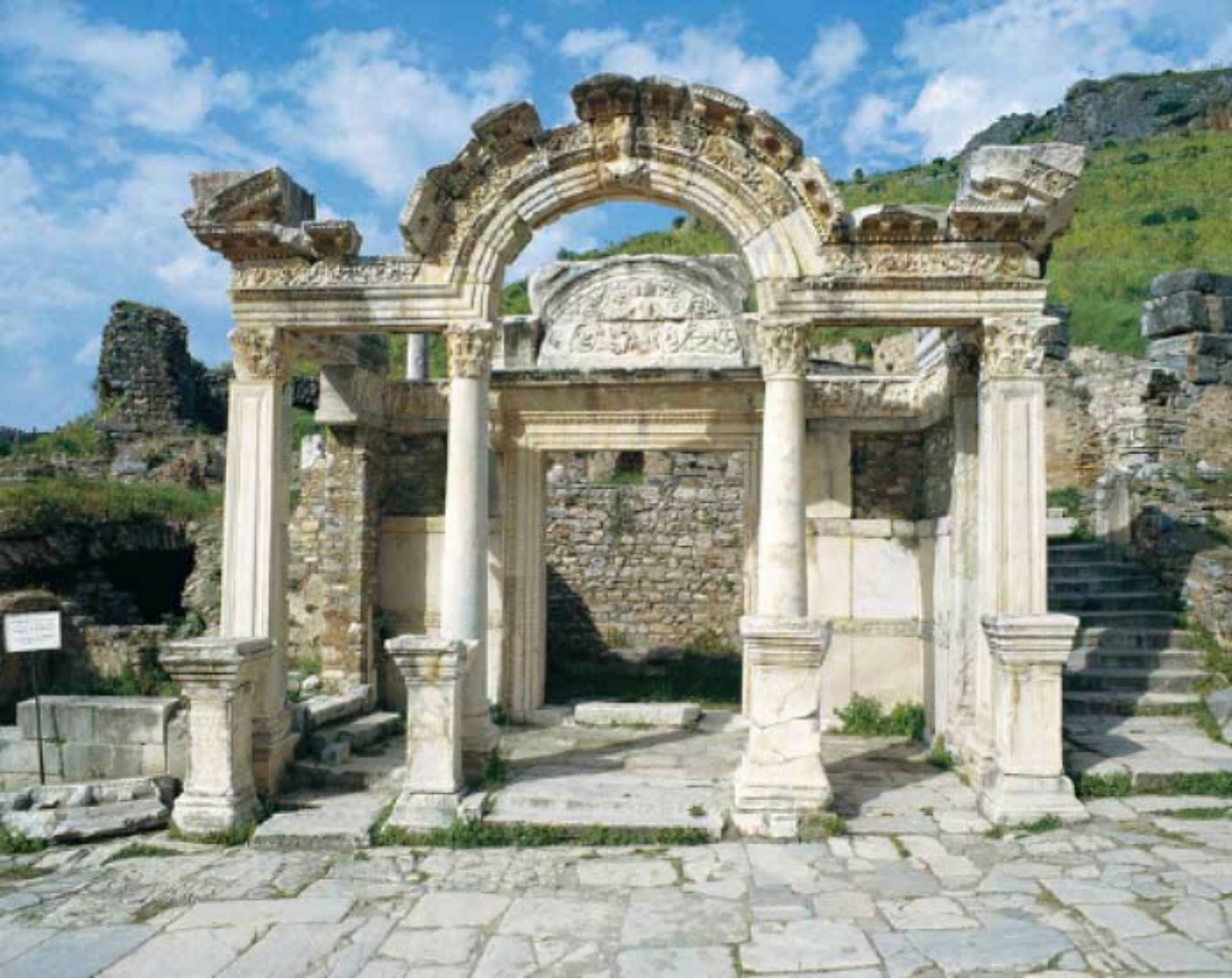 hadrian tapınağı 